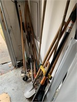 LARGE LOT OF GARDEN TOOLS