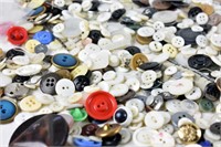 ASSORTED VINTAGE BUTTONS