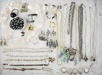 ASSORTED VINTAGE SILVER JEWELRY