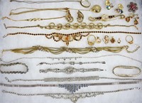 ASSORTED VINTAGE COSTUME JEWELRY