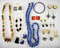 ASSORTED VINTAGE COSTUME JEWELRY