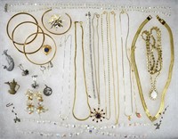 ASSORTED VINTAGE COSTUME JEWELRY