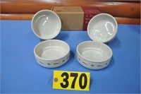 Longaberger Pottery 4 Pack of Stackable Bowls