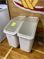 Rubbermaid pantry bins- 1 lid hinge- broke