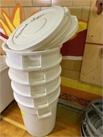 5- 20 gallon plastic food service containers