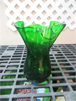 Green Ruffle Vase