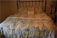 KING BEDDING SET W/ COMFORTER, 7 PILLOWS AND BED