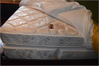 NEW QUEEN BOXSPRING AND MATTRESS NEVER SLEPT ON