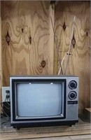 Hitachi Ct13c1 Vintage Tv - Powers Up