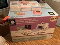 NEW CRICUT COMPLETE IN THE BOX W 3 CARTRIDGES