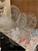 LARGE LOT OF CLEAR GLASS / PLATTERS