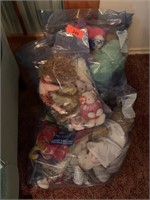 LOT OF STUFFED ANIMALS / TY BEANIE BABIES MORE