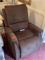 POWER LIFT CHAIR / CLEAN AND WORKS WELL