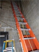 32 ft Werner fiberglass extension ladder