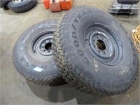 Two 37x12.5 R 16.5 LT tires on Humvee rims