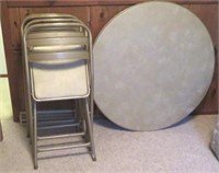 Card table and 4 chairs - table round - 39" dia