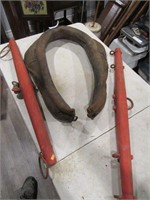 HORSE COLLAR AND 2 WHIPPLES