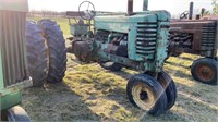 JD G tractor