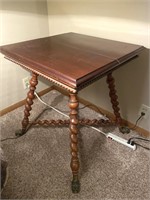 Wood End Table (24"x24"x27")