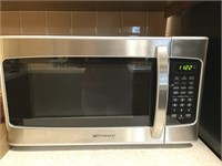 Emerson Microwave (clean and appears to be in