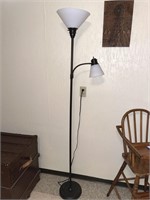 Floor Lamp (needs lightbulbs) (plastic globes)