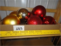 Box of large bulbe/ornaments-4"