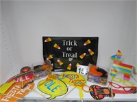HALLOWEEN TRAY, COOKIE CUTTERS - PHOTO BOOTH PROPS
