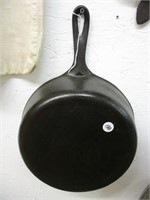 #8 Wagner Ware Cast Iron Dutch Oven