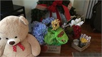 Mixed lot - faux flowers, Christmas wreath, good