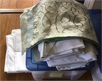 Dining room linens - mixed lot of tablecloth,