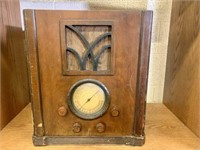 Antique Montgomery Ward Airline Shortwave Radio