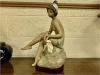 "Desnudo Zapatillas" Lladro Figurine