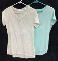 (2) Women’s T-Shirts (M)