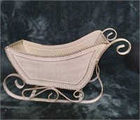 15 inch x 8 in white metal sleigh