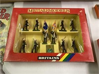 Britains Metal Models Figurines Marching Soldiers