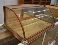 Curved Glass Table Top Showcase With Wooden Doors