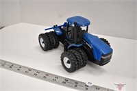 ERTL 1/32 Scale New Holland TJ450 Tractor ( TJ