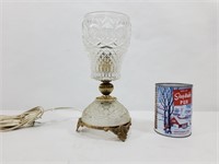 Lampe de table style vase en verre clair cisellé -