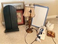 2 Pcs Lamps and Assorted Wall Decor