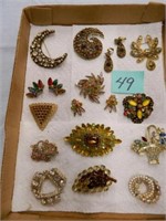 Flat Of Unsigned Vintage Broaches  -
