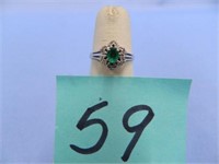 18kt 3.1gr White Gold Ring w/ Emerald & Diamonds-
