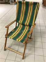 Vintage Wood Folding Beach / Lounge Chair
