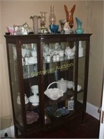 CONTENTS OF CHINA CABINET - GLASSWARE