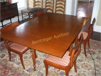 DROP-LEAF TABLE AND 4 CHAIRS