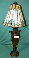 STAINED GLASS STYLE SHADE TABLE LAMP