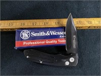 Smith and Wesson Extreme Ops Pocketknife