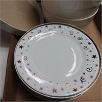 (16) Pampered chef plates.