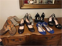 Variety of ladies size 10 shoes. Majority do not