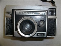 Vintage Kodak Instamatic w/Sylvania M3 Flashbulbs