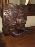 Ariat size 10B ladies leather upper boots.